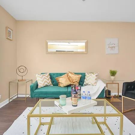 Luxury 2Br 2B Wi-Fi ,Parking & Resort Style Pool